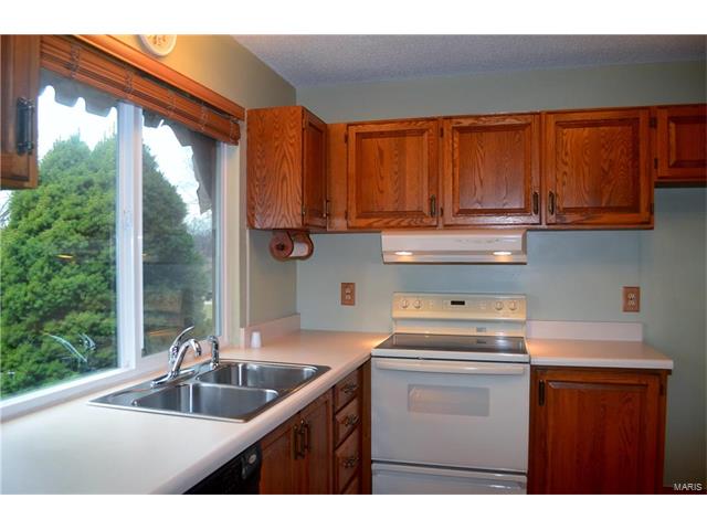 970 Imperial Pt, Ballwin, MO 63021 photo 3