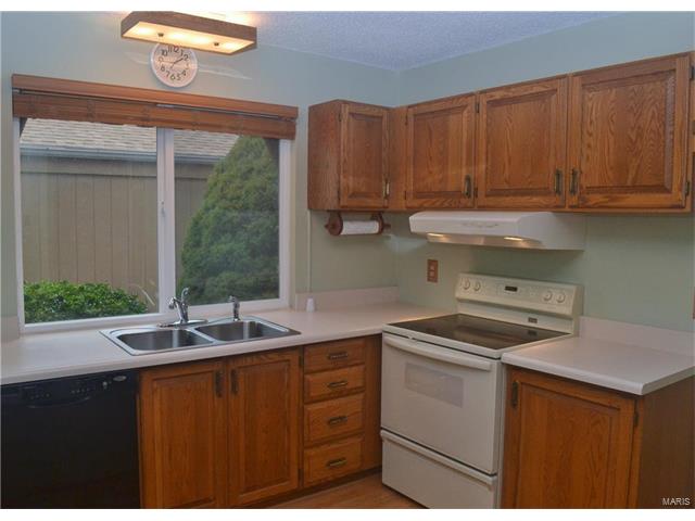 970 Imperial Pt, Ballwin, MO 63021 photo 9