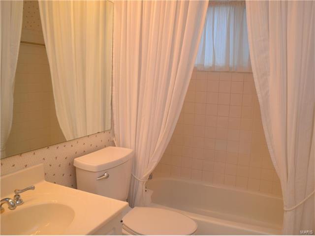 970 Imperial Pt, Ballwin, MO 63021 photo 13