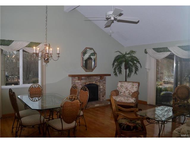 970 Imperial Pt, Ballwin, MO 63021 photo 2