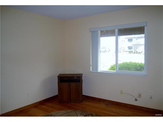 970 Imperial Pt, Ballwin, MO 63021 photo 16