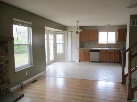 515 Sunward Dr, O'fallon, MO 63368 photo 4