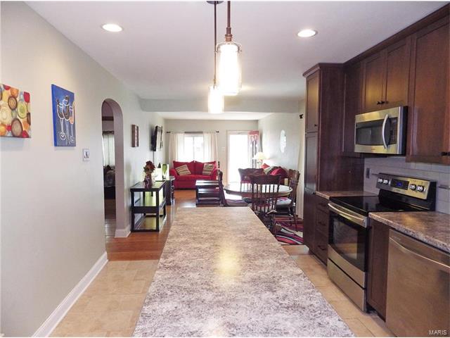 5451 Gresham Ave, Saint Louis, MO 63109 photo 9