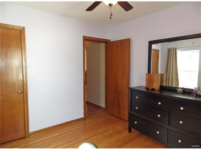 5451 Gresham Ave, Saint Louis, MO 63109 photo 16