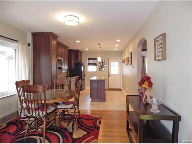 5451 Gresham Ave, Saint Louis, MO 63109 photo 4