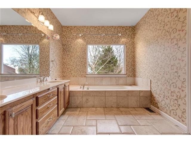 421 Winding Oaks Ct, Ballwin, MO 63021 photo 24
