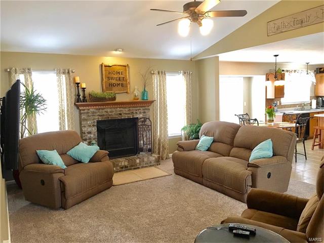 538 Topaz Dr, O'fallon, MO 63366 photo 5