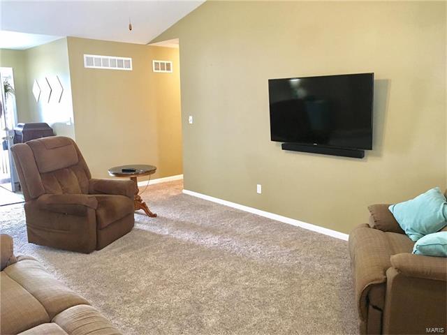 538 Topaz Dr, O'fallon, MO 63366 photo 7
