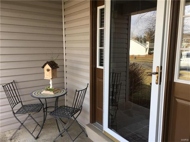 538 Topaz Dr, O'fallon, MO 63366 photo 2
