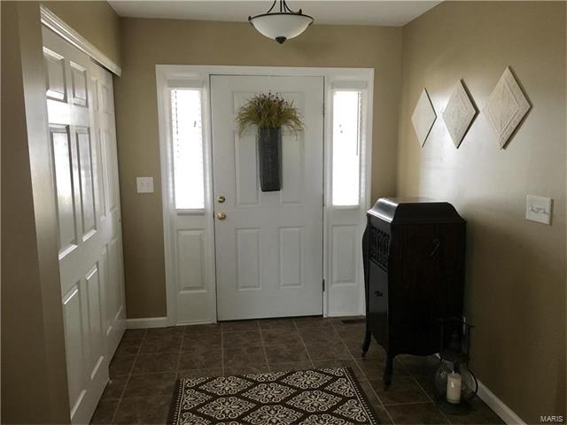538 Topaz Dr, O'fallon, MO 63366 photo 3