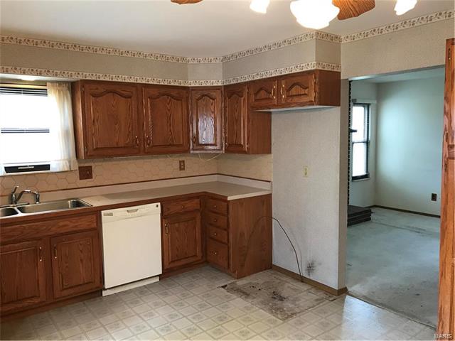 317 Croydon Ln, Ballwin, MO 63021 photo 4