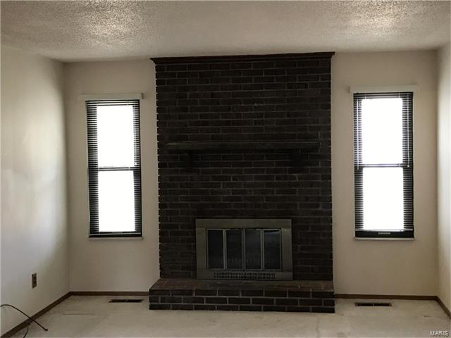 317 Croydon Ln, Ballwin, MO 63021 photo 5