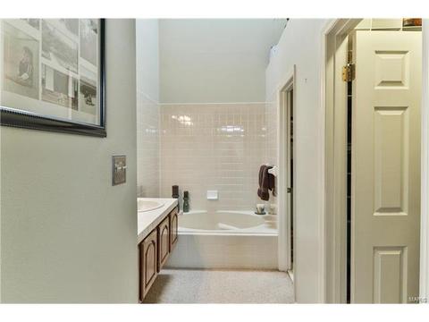 1826 Ridgeview Circle Dr, Ballwin, MO 63021 photo 33