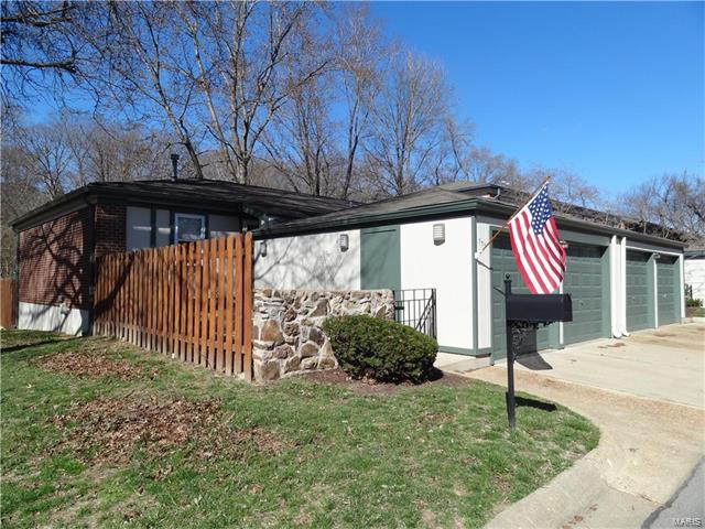 975 Silversprings Ln, Ballwin, MO 63021 photo 1