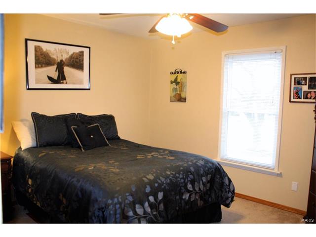 910 Parma Dr, Ballwin, MO 63021 photo 14