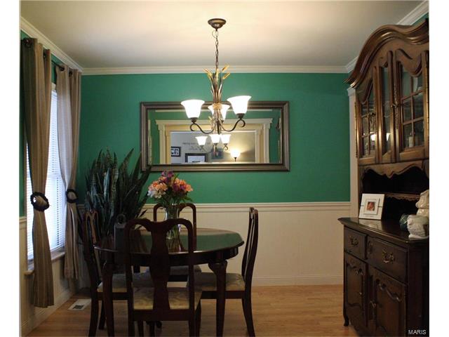 910 Parma Dr, Ballwin, MO 63021 photo 5