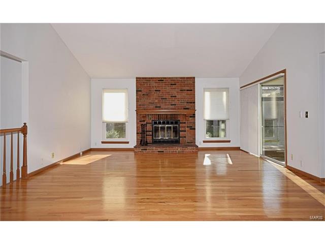6 Kentbrooke Ct, Ballwin, MO 63021 photo 2