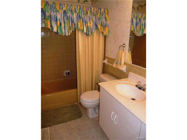 592 Golfwood Dr, Ballwin, MO 63021 photo 10