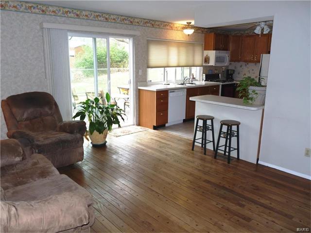 592 Golfwood Dr, Ballwin, MO 63021 photo 4