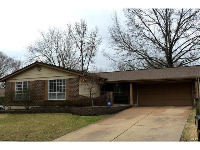 592 Golfwood Dr, Ballwin, MO 63021 photo 1