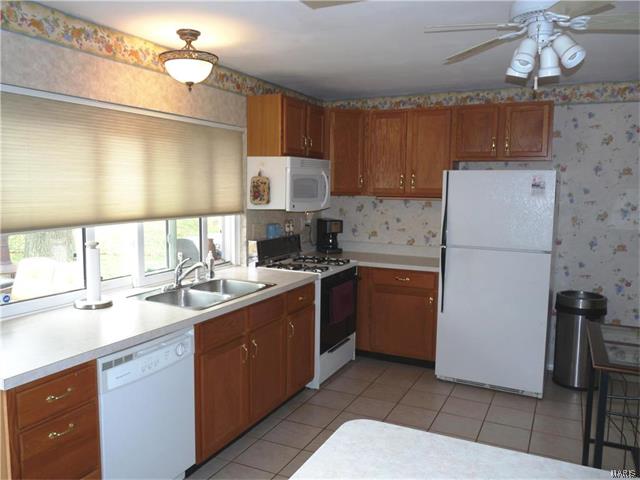 592 Golfwood Dr, Ballwin, MO 63021 photo 2