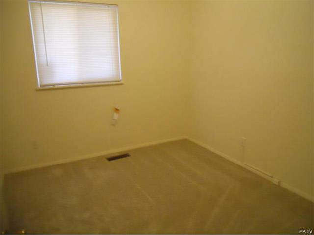 323 Brightsand Ct, Manchester, MO 63011 photo 8