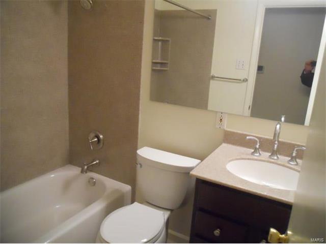 323 Brightsand Ct, Manchester, MO 63011 photo 10