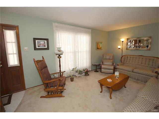 1211 Eagleshire Dr, Ballwin, MO 63021 photo 2