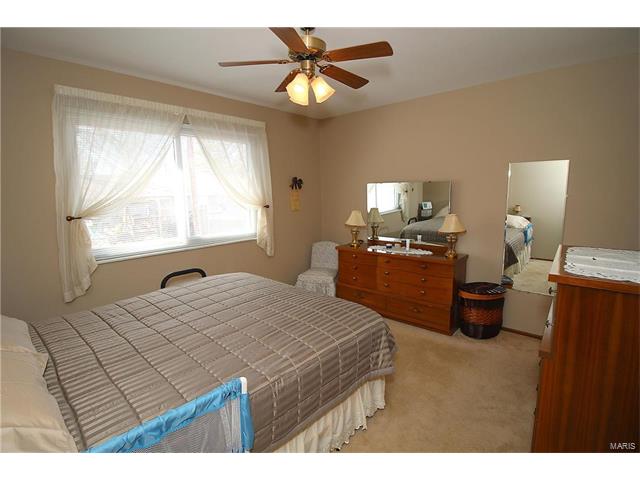 1211 Eagleshire Dr, Ballwin, MO 63021 photo 6