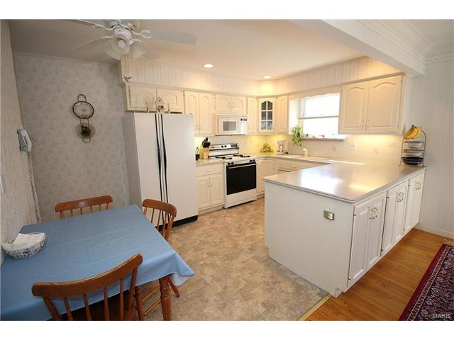 1211 Eagleshire Dr, Ballwin, MO 63021 photo 3