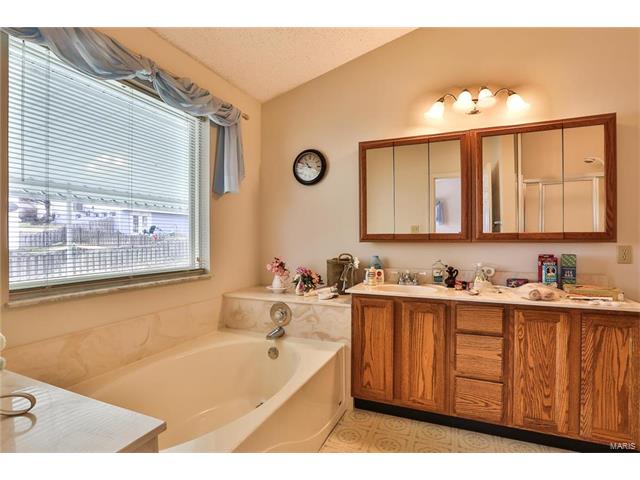 4977 Braid Hills Dr, St. Peters, MO 63304 photo 13