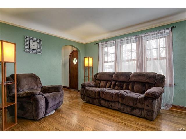 5721 Gresham Ave, Saint Louis, MO 63109 photo 5