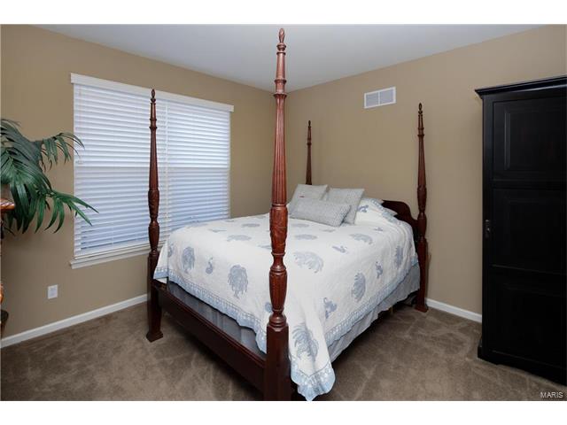 932 Summit Oaks Dr, Eureka, MO 63025 photo 9