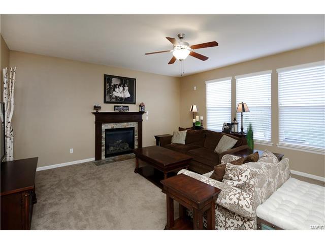 932 Summit Oaks Dr, Eureka, MO 63025 photo 3