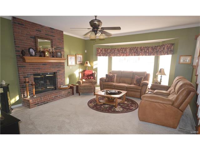 279 Jacob Ln, Ballwin, MO 63021 photo 3