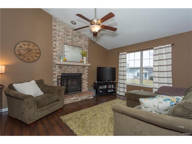23 Jacqueline Cir, O'fallon, MO 63368 photo 2
