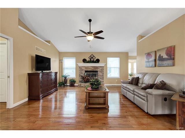 1315 Josh Dr, St Peters, MO 63366 photo 5