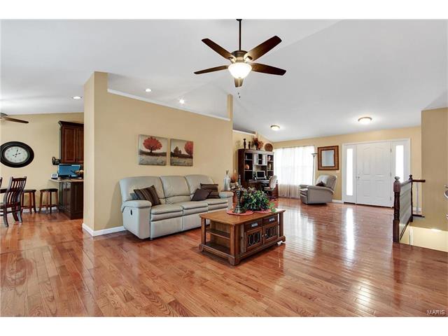 1315 Josh Dr, St Peters, MO 63366 photo 4