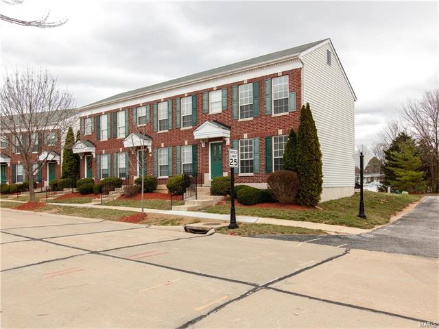 305 Heritage Commons Cir, O'fallon, MO 63368 photo 2