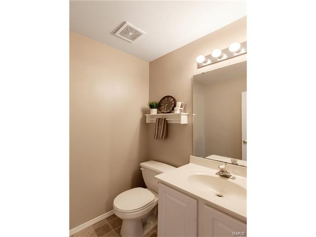 305 Heritage Commons Cir, O'fallon, MO 63368 photo 6