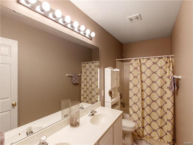 305 Heritage Commons Cir, O'fallon, MO 63368 photo 12