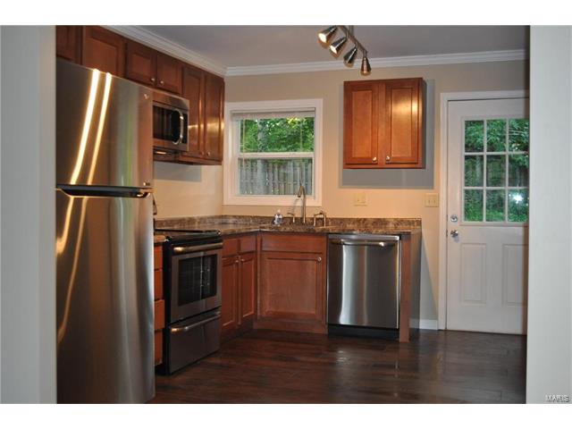 221 Highview Dr, Ballwin, MO 63011 photo 2