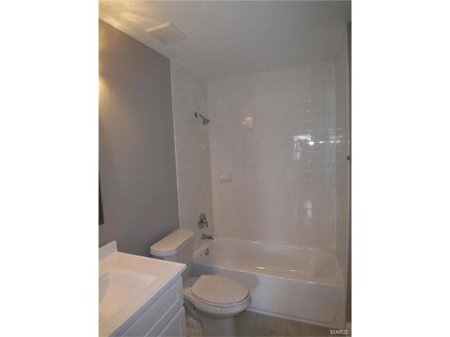 612 Burwick Ter, Ballwin, MO 63021 photo 27
