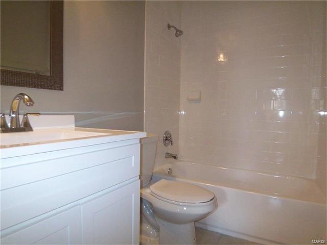 612 Burwick Ter, Ballwin, MO 63021 photo 28