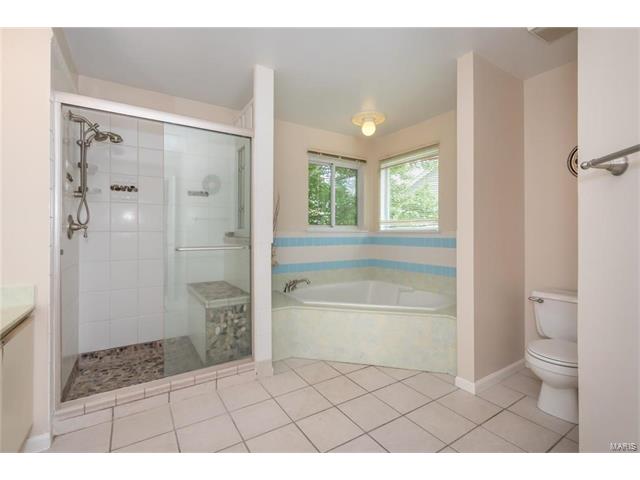 300 Arbor Glen Dr, Ballwin, MO 63021 photo 6
