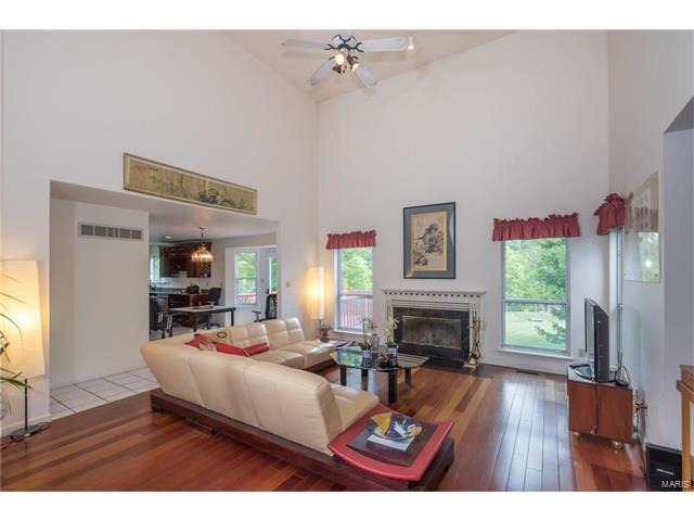 300 Arbor Glen Dr, Ballwin, MO 63021 photo 4