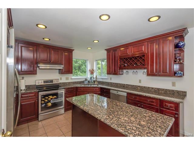 300 Arbor Glen Dr, Ballwin, MO 63021 photo 5