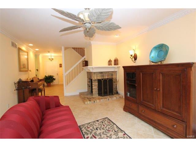 1578 Autumn Leaf Dr, Ballwin, MO 63021 photo 2