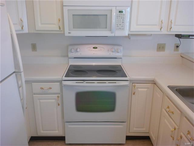 1642 Whispering Crk #A, Ballwin, MO 63021 photo 7