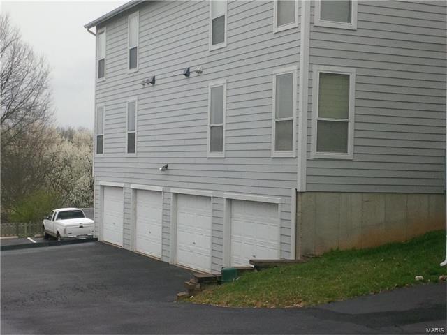 1642 Whispering Crk #A, Ballwin, MO 63021 photo 2